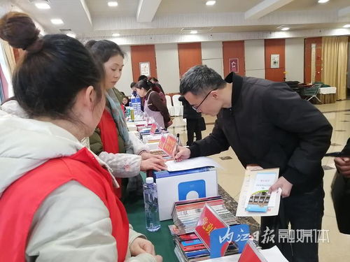 內江市市中區圖書館首次亮相兩會現場，提供專業文獻信息咨詢服務